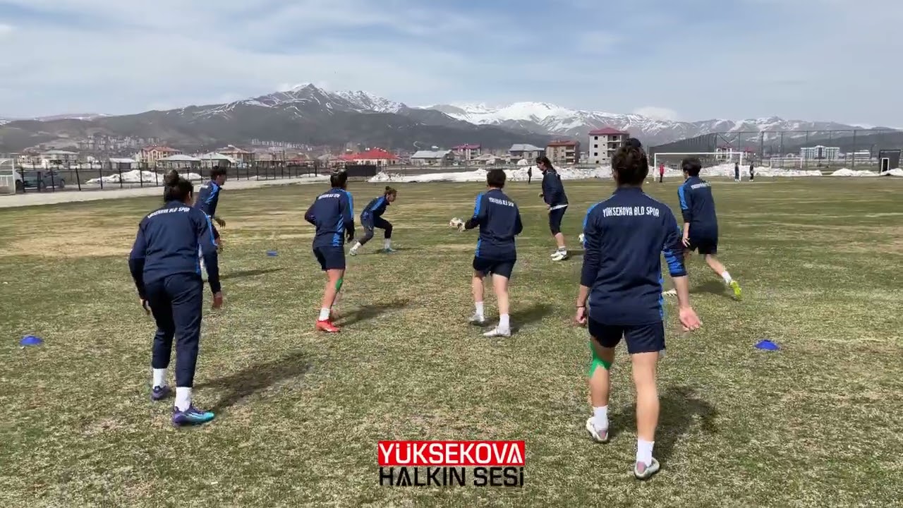 Yüksekova Belediye Spor yarı final maçına taraftarları bekliyor