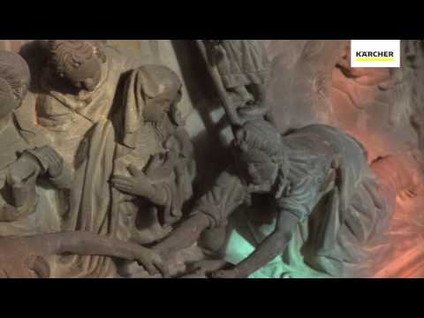 Reinigung der Figuren in der Stuttgarter Hospitalkirche