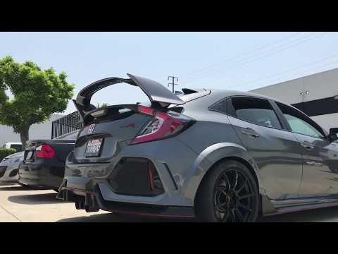 Loi Spec Garage Integra Type R & 2018 Honda Civic Type R on Advan RS-II wheels ITR & CTR