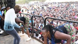 Download lagu VUUSYA UNGU ENTRANCE AND HOW HE TUNES HIS GUITAR, WAAH,, ONA KILA MTU ALISHANGILIA mp3 Download lagu VUUSYA UNGU ENTRANCE AND HOW HE TUNES HIS GUITAR, WAAH,, ONA KILA MTU ALISHANGILIA mp3