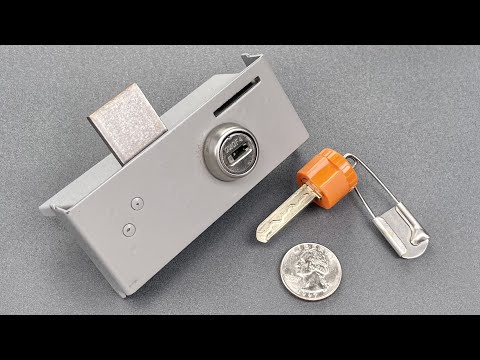 [1308] A Huge Flaw In This Coin-Operated Locker Mechanism
