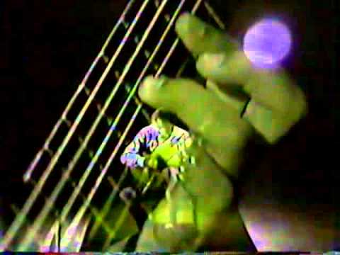 Marcelo Kayath plays El Noi de la Mare (arr. Llobet) on his 1947 Sanfeliu on Brazilian TV