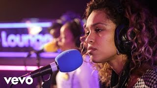 Izzy Bizu - Don't Mind (Kent Jones cover) in the Live Lounge
