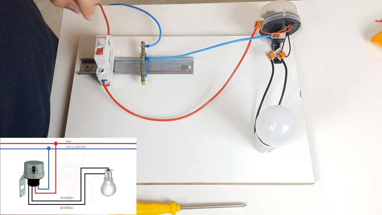 Watch Now Aprenda a instalar FOTOCÉLULA com 4 fios e com 3 fios Aprenda a instalar FOTOCÉLULA com 4 fios e com 3 fios