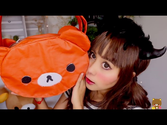 Vídeo relacionado con KRJGOERG Kawaii - Bolsa de almacenamiento para colgar en la pared, diseño de dibujos animados, oso Rilakkumas, bolsa para colgar en la puerta, gran capacidad, bolsas de almacenamiento para regalos