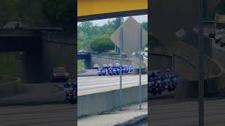 Download lagu Konvoi Menakjubkan Mantan Presiden Donald Trump, Termasuk Puluhan Sepeda Motor Polisi dan SUV mp3