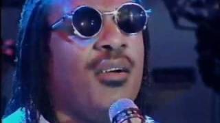Stevie Wonder  Des'ree   Ribbon in the Sky (Live 1985).wmv