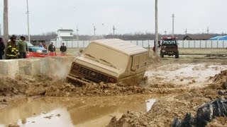 preview picture of video '4x4 Van Takes On The Pit At Gladwin Mud Bog'