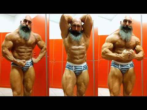 Bearded Italian Bodybuilder Muscle Flexing #4