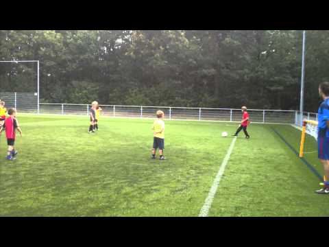 Bas voetbal jeugdkamp