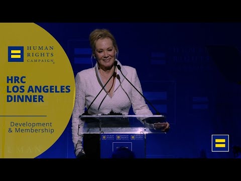 Jean Smart Receives the HRC National Equality Award at the 2024 HRC Los Angeles Dinner