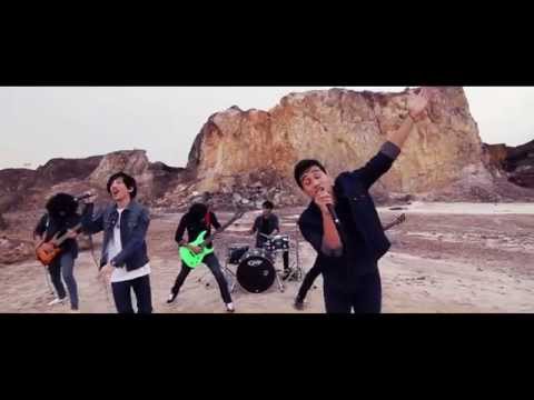 I, Revival - Familiar Ground Feat. Ash of Massacre Conspiracy (OFFICIAL MUSIC VIDEO)