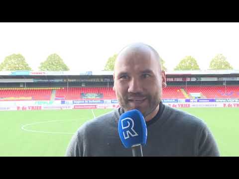 Ben Kinds verving Harry van den Ham op de bank bij SC Cambuur-FC Dordrecht (5-0)
