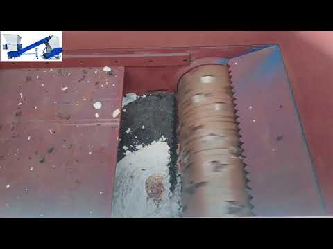 Industriële versnipperaar voor het versnipperen van gesmolten kunststofklonten - proefrun