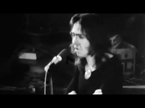 GENESIS. Stagnation. Vidéo : LIVE 1971.  / Audio : original record : TRESPASS  (reconstruction)