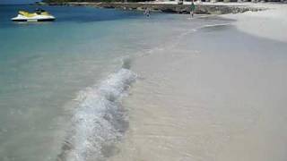 preview picture of video 'Walking on the beach in Aruba February 2010'