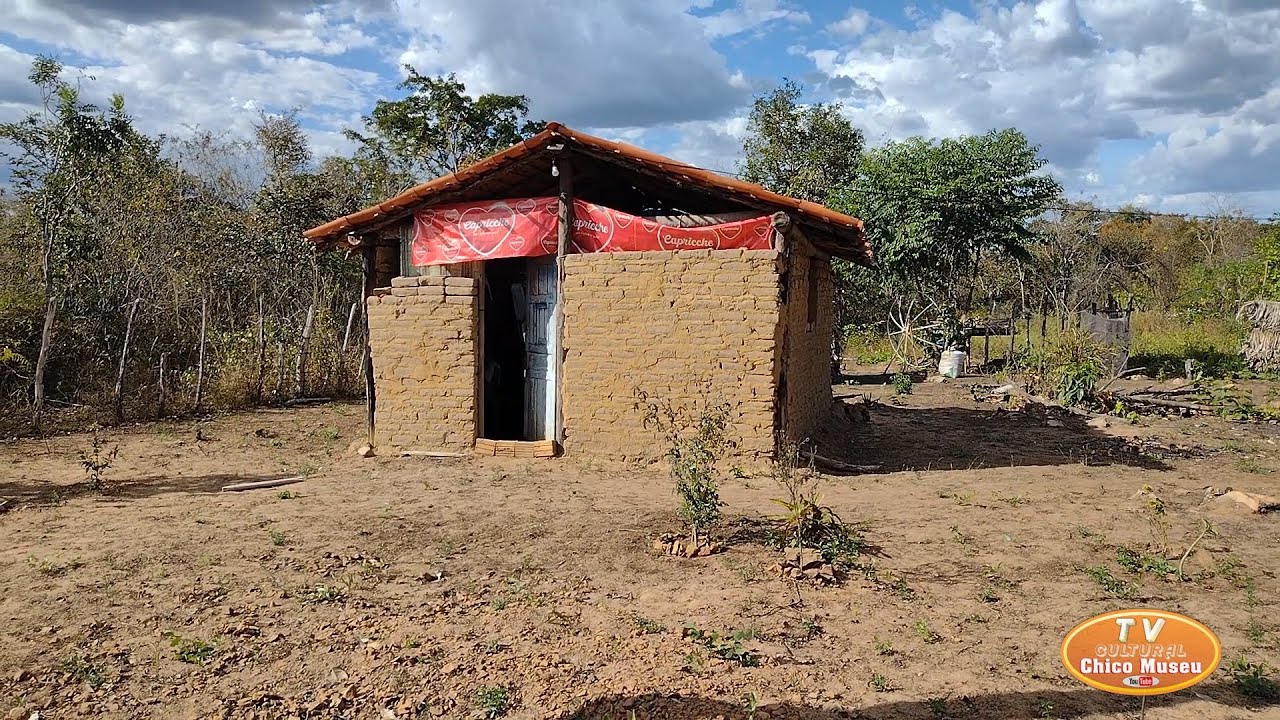 NESTA CASA MORA UMA JOVEM TRABALHADORA VAMOS CONHECER A  HISTÓRIA E SONHOS DELA