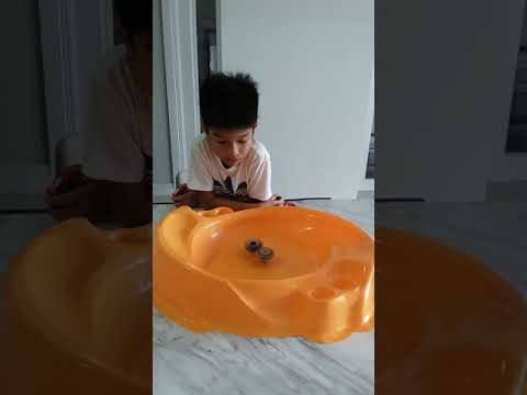 Beyblade battle between Legend Spryzen and Dark Doom Scizor