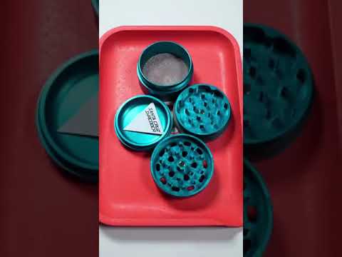 The Santa Cruz Shredder Grinder - 4PC Designed For A Seamless Grind Experience