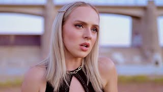 Download lagu Sia - Unstoppable mp3