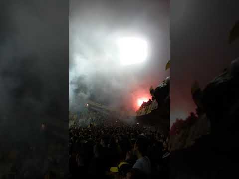 "Hinchada de peñarol vs liverpool !!!" Barra: Barra Amsterdam • Club: Peñarol