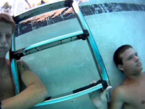 Underwater breath hold: 00:01:18