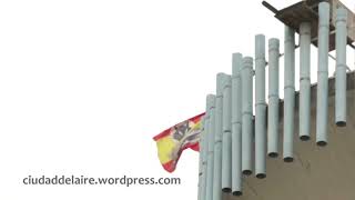 Una bandera del Ala 12 ondea en lo más alto de la Ciudad del Aire de Alcalá de Henares