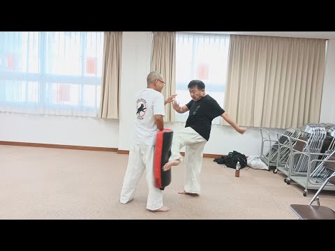 接近戦を見越してのインローを蹴るわし…。