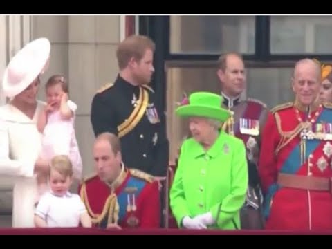 La Reina Isabel regaña al príncipe William en público