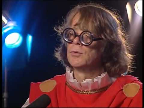 10 vor 11 - Helge Schneider als Oberstudienrat Thormaelen: Beinah wären wir Römer geworden  (3/3)