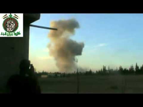 تصاعد الدخان من حاجز السويد جراء استهدافه من قبل كتيبة سباع البر في ريف حمص