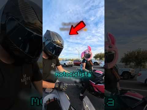 Ele arrumou uma namorada no sinal! 🏍️😂