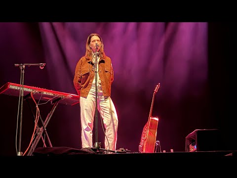 kat frankie (solo) @ gloria köln 17/2/26 „too young“, live