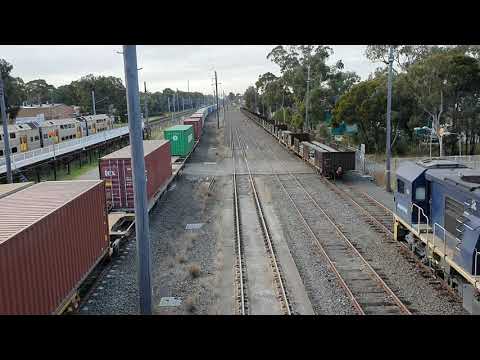 QUBE's 3112N (QBX005 - QBX001) at Leightonfield, NSW.