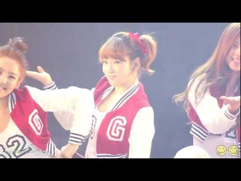 2 Taeyeon comforting Tiffany after Gee @ KIKO Awarenes Festival (101013)