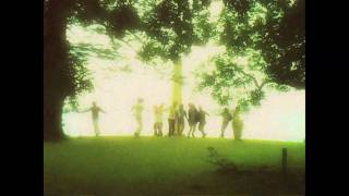 Musik-Video-Miniaturansicht zu Home Songtext von Edward Sharpe and the Magnetic Zeros