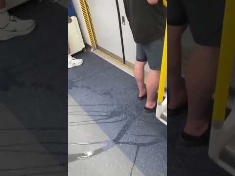 Someone Urine IN MTR Train 🚆 Hong Kong #hongkong #mtrhongkong #mtr