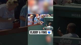 Vladimir Guerrero Jr. is always for the fans ????✍️ #MLB #BlueJays #Toronto