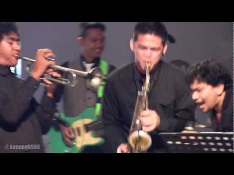 Tompi ft. Tjut Nyak Deviana - Locked Out Of Heaven @ A Night for BMW [HD]