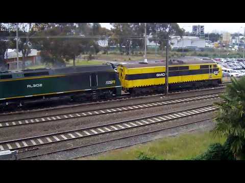 GM10 RL302 RL306 Light Engine into Melbourne from Seymour S317 dropped off at 2017 10 25 12 30 23