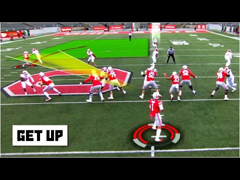 馬克-桑切斯的電影分析顯示，賈斯汀-菲爾茲如何在CFP中擊敗特雷沃-勞倫斯 - 起飛 (Mark Sanchez's film breakdown shows how Justin Fields can beat Trevor Lawrence in the CFP | Get Up)