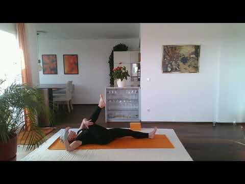 Michaela Yin Yoga Beine