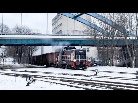 Kolejowe klimaty #Gdynia Port wyjazd #SM42-2427 z Nabrzeża Śląskiego ulica Chrzanowskiego i Węglowa