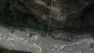 preview picture of video 'Simon Thorpe bungy jump pump bumpin Nepal'