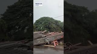 Flash floods in Hawaii lead to mass evacuations on Oahu island