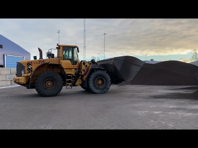 858324 Wheel loader Volvo L220F - 2008