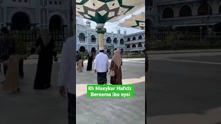 Download lagu Kh Masykur Hafidz bersama Bunyai Hj  Nur Hidayati #shorts #kyai #kyainu  #ig #tiktok #helo mp3