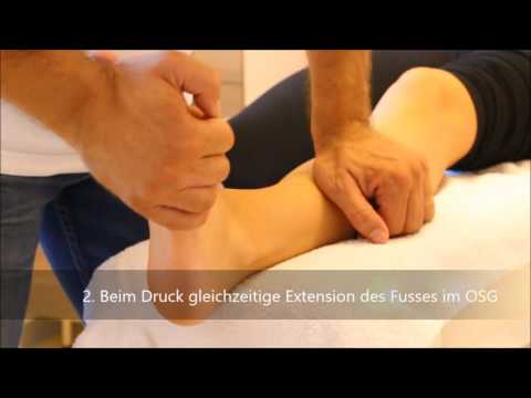 Schmerzen im Bereich Solar-Plexus der rechten oberen Quadranten erstreckt, und zurück Taping den Knöchel