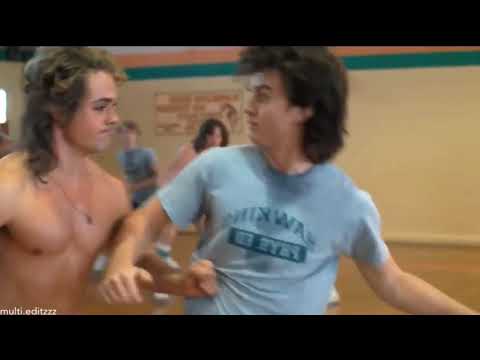 Steve & billy having sexual tension for 2 minutes straight. #strangerthings