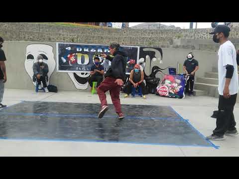 Bboy sago/bboy pitbul(klandestinos family)vs Bboy crash/Bboyflavor(nada brama) battle ventanilla2020